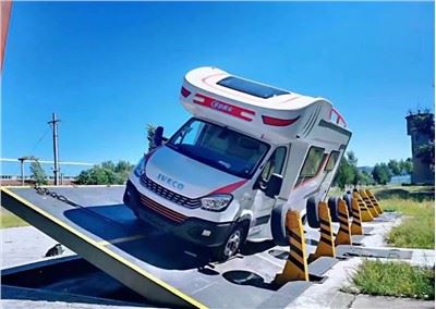 UV y'amazi y'amazi y'i UV.